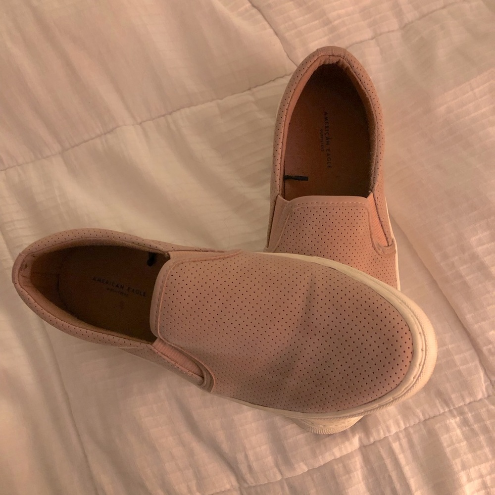 American Eagle Size 7.5 Shoes beautiful color!
